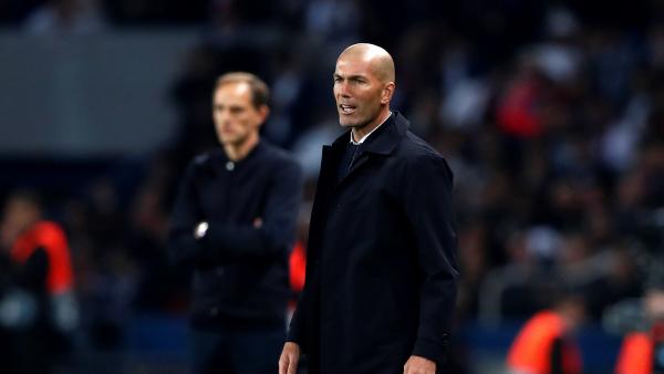 Zinedine Zidane, en la derrota del Real Madrid contra el PSG Zinedine Zidane, en la derrota del Real Madrid contra el PSG