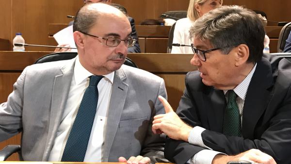 El presidente socialista Javier Lambán, junto a Arturo Aliaga (PAR), uno de sus socios de gobierno El presidente socialista Javier Lambán, junto a Arturo Aliaga (PAR), uno de sus socios de gobierno