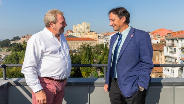 El consejero de Obras Públicas, Ordenación del Territorio y Urbanismo, José Luis Gochicoa, se reúne con el alcalde de Anievas, Agustín Pernía El consejero de Obras Públicas, Ordenación del Territorio y Urbanismo, José Luis Gochicoa, se reúne con el alcalde de Anievas, Agustín Pernía