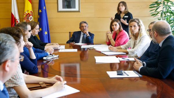 11:30 Gobierno De Cantabria La Consejera De Presidencia, Interior, Justicia Y Acción Exterior, Paula Fernández, Recibe A La Presidente De Cermi Cantabria, Mar Arruti. 19 Sep 19 11:30 Gobierno De Cantabria La Consejera De Presidencia, Interior, Justicia Y Acción Exterior, Paula Fernández, Recibe A La Presidente De Cermi Cantabria, Mar Arruti. 19 Sep 19