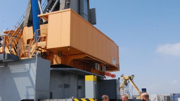 Nueva grúa de TMG en Motril Nueva grúa de TMG en Motril