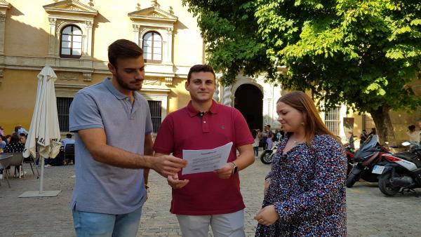 El parlamentario andaluz del PP Rafael Caracuel, en el centro El parlamentario andaluz del PP Rafael Caracuel, en el centro