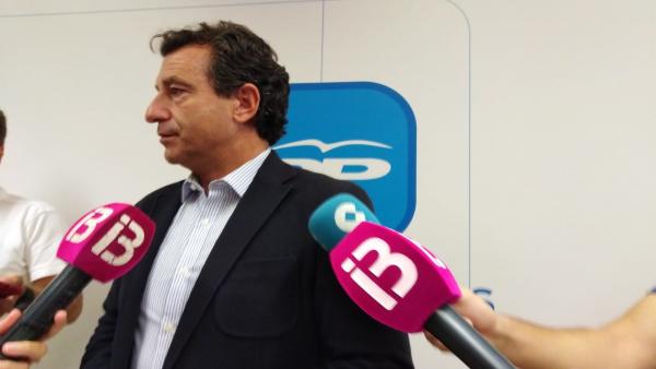 El presidente del PP de Baleares, Biel Company, atendiendo a los medios de comunicación. El presidente del PP de Baleares, Biel Company, atendiendo a los medios de comunicación.
