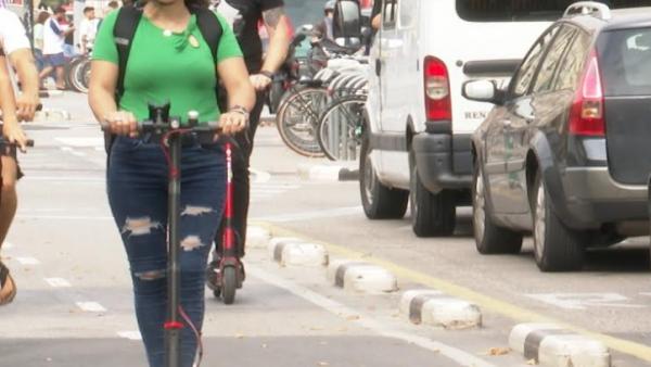 València multarà des del dilluns els usuaris de patinets elèctrics que incomplisquen l'ordenança València multarà des del dilluns els usuaris de patinets elèctrics que incomplisquen l'ordenança