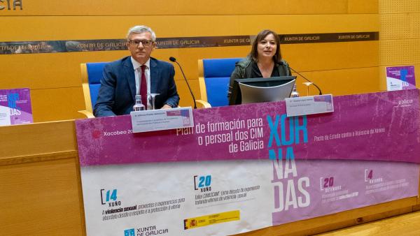 El vicepresidente de la Xunta, Alfonso Rueda, y la secretaria xeral de Igualdade, Susana López Abella, en la inauguración de las jornadas de formación de los CIM El vicepresidente de la Xunta, Alfonso Rueda, y la secretaria xeral de Igualdade, Susana López Abella, en la inauguración de las jornadas de formación de los CIM