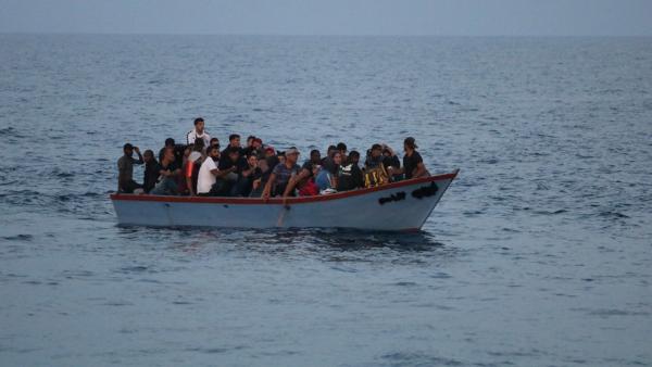 El Ocean Viking pide a Italia y Malta un puerto para desembarcar a los 218 migrantes El Ocean Viking pide a Italia y Malta un puerto para desembarcar a los 218 migrantes