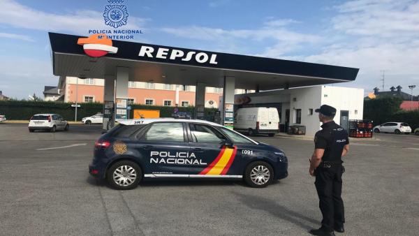 Gasolinera de Ponferrada, municipio donde se produjeron sendos robos cuyo presunto autor fue un varón de 44 años vecino de la localidad. Gasolinera de Ponferrada, municipio donde se produjeron sendos robos cuyo presunto autor fue un varón de 44 años vecino de la localidad.