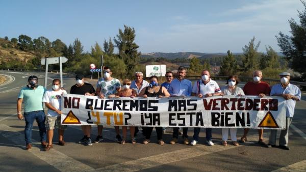 Acto de protesta del PP de Nerva contra el vertedero. Acto de protesta del PP de Nerva contra el vertedero.