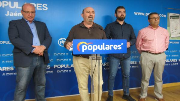 Rueda de prensa del portavoz del PP en el Ayuntamiento de Jaén, Gabriel Márquez, con los responsables sindicales de UGT, CCOO y CSIF Rueda de prensa del portavoz del PP en el Ayuntamiento de Jaén, Gabriel Márquez, con los responsables sindicales de UGT, CCOO y CSIF