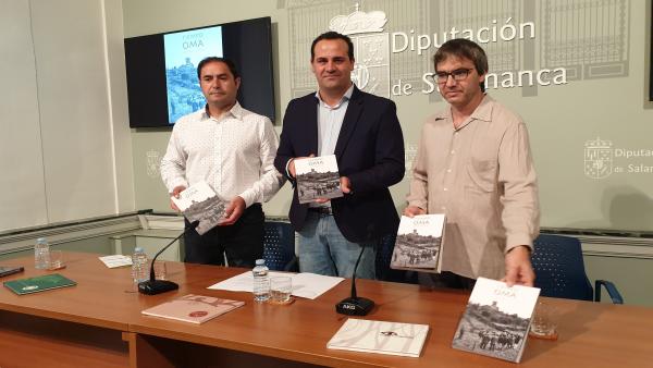 Scar Sánchez, David Mingo y Juanvi Sánchez, de izquierda a derecha, en la presentación del libro sobre el Colectivo OMA en Salamanca. Scar Sánchez, David Mingo y Juanvi Sánchez, de izquierda a derecha, en la presentación del libro sobre el Colectivo OMA en Salamanca.