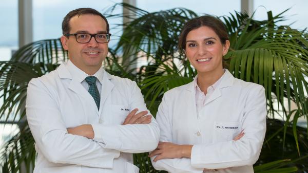 El doctor Mario Riverol Fernández y la doctora Marta Fernández Matarrubia, del Departamento de Neurología de la Clínica Universidad de Navarra El doctor Mario Riverol Fernández y la doctora Marta Fernández Matarrubia, del Departamento de Neurología de la Clínica Universidad de Navarra