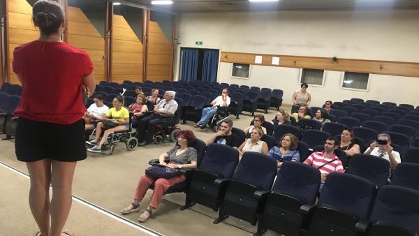 La Unidad de Medicina Física y Rehabilitación del Hospital Regional de Málaga reúne a familias para la recuperación de pacientes con déficit cognitivo por daño cerebral adquirido La Unidad de Medicina Física y Rehabilitación del Hospital Regional de Málaga reúne a familias para la recuperación de pacientes con déficit cognitivo por daño cerebral adquirido