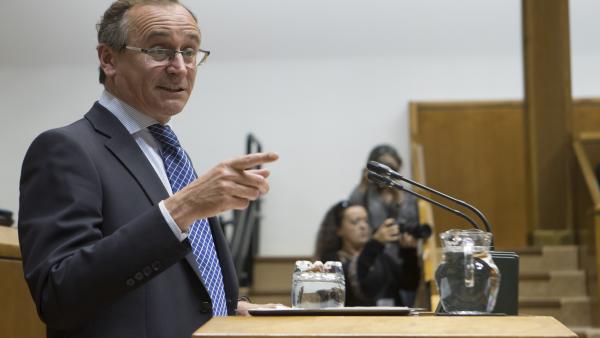 El presidente del PP vasco, Alfonso Alonso, en el pleno de política general El presidente del PP vasco, Alfonso Alonso, en el pleno de política general
