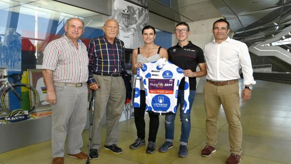La alcaldesa de Santander, Gema Igual, recibe al ciclista Ángel Madrazo, en el Museo del Deporte La alcaldesa de Santander, Gema Igual, recibe al ciclista Ángel Madrazo, en el Museo del Deporte