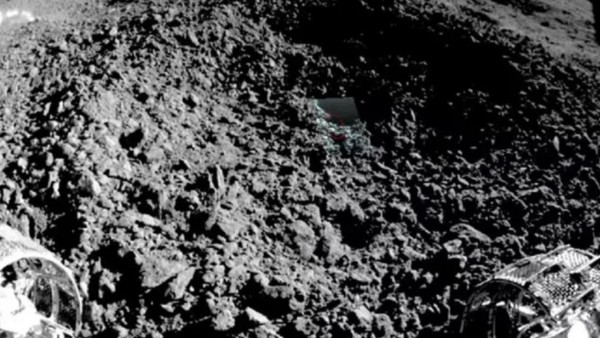 Primera imagen del raro material hallado en la cara oculta de la Luna Primera imagen del raro material hallado en la cara oculta de la Luna