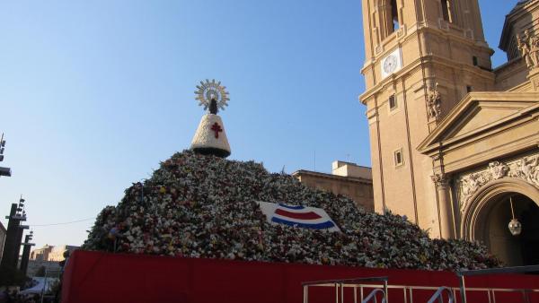 Ofrenda de Flores a la Virgen del Pilar de Zaragoza Ofrenda de Flores a la Virgen del Pilar de Zaragoza