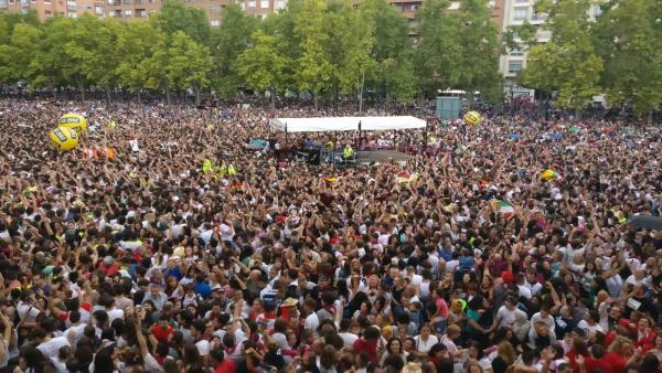 La plaza del Ayuntamiento de Logroño una auténtica fiesta tras lanzarse el cohete de las fiestas de San Mateo 2019 La plaza del Ayuntamiento de Logroño una auténtica fiesta tras lanzarse el cohete de las fiestas de San Mateo 2019