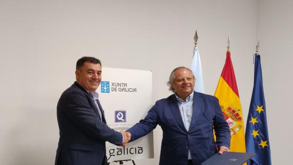 Firma del acuerdo entre el conselleiro de Cultura e Turismo, Román Rodríguez, y el presidente del Instituto por la Calidad Turística Española, Miguel Mirones Firma del acuerdo entre el conselleiro de Cultura e Turismo, Román Rodríguez, y el presidente del Instituto por la Calidad Turística Española, Miguel Mirones