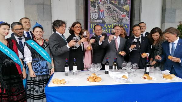 Brindis festejos de San Mateo, en Oviedo. Brindis festejos de San Mateo, en Oviedo.