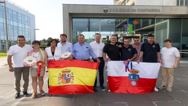 El consejero, Guillermo Blanco, durante la recepción que ofreció a los ganaderos cántabros premiados en Salamanca El consejero, Guillermo Blanco, durante la recepción que ofreció a los ganaderos cántabros premiados en Salamanca
