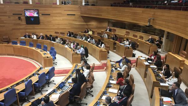 Imagen del hemiciclo del Parlamento de Galicia tras la ruptura del Grupo de En Marea y la marcha de cuatro diputados al Mixto Imagen del hemiciclo del Parlamento de Galicia tras la ruptura del Grupo de En Marea y la marcha de cuatro diputados al Mixto
