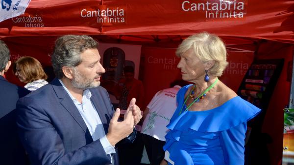 Lombó con el consejero de Turismo de la Embajada de España Lombó con el consejero de Turismo de la Embajada de España