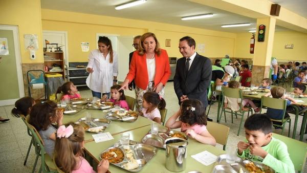 La consejera de Educación, Rosa Ana Rodríguez, visita el comedor del CEIP Ángel del Alcázar de Toledo La consejera de Educación, Rosa Ana Rodríguez, visita el comedor del CEIP Ángel del Alcázar de Toledo
