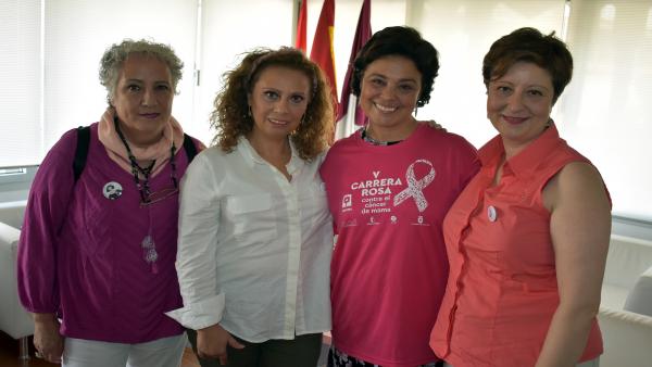 La alcaldesa de Ciudad Real Rosa Romero recibe a los integrantes de la AMUMA La alcaldesa de Ciudad Real Rosa Romero recibe a los integrantes de la AMUMA