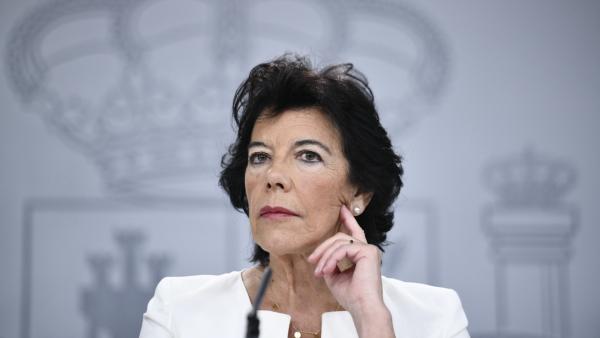 Celaá, molesta tras ser preguntada por el uso de la rueda del Consejo de Ministr Celaá, molesta tras ser preguntada por el uso de la rueda del Consejo de Ministr