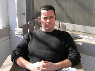 El escritor irlandés Adrian McKinty