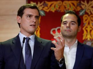 El líder de Ciudadanos, Albert Rivera, e Ignacio Aguado.