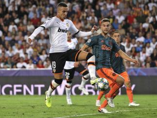 Rodrigo, durante el Valencia - Ajax de la Champions
