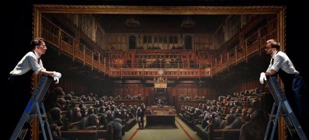Cuadro de Banksy con chimpancés en el Parlamento británico