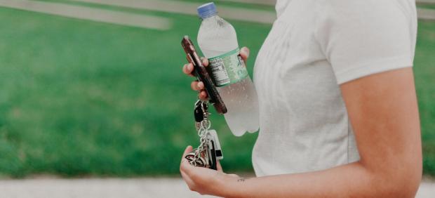 1085663 620 282 - ¿Está prohibido beber agua al volante?