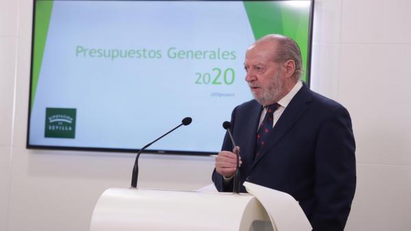 El presidente de la Diputación de Sevilla, Fernando Rodríguez Villalboos, durante una rueda de prensa El presidente de la Diputación de Sevilla, Fernando Rodríguez Villalboos, durante una rueda de prensa