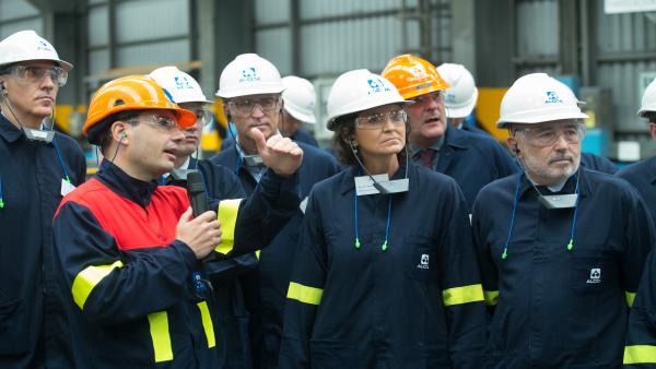 El presidente de la Xunta de Galicia, Alberto Núñez Feijoó (3i); el delegado del Gobierno en Galicia, Javier Losada (1d); el conselleiro de Industria Xunta Galicia, Francisco Conde (1i) y la ministra de Industria, Comercio y Turismo en funciones, Reyes Ma El presidente de la Xunta de Galicia, Alberto Núñez Feijoó (3i); el delegado del Gobierno en Galicia, Javier Losada (1d); el conselleiro de Industria Xunta Galicia, Francisco Conde (1i) y la ministra de Industria, Comercio y Turismo en funciones, Reyes Ma