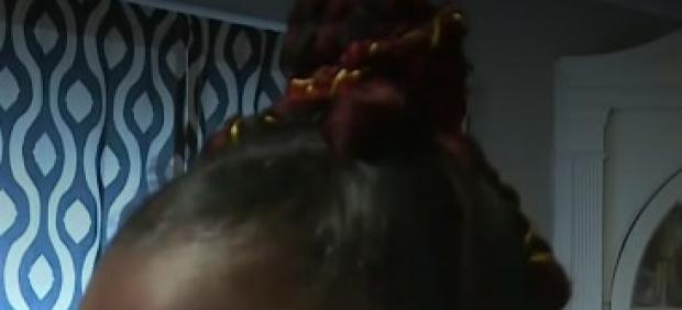 Una niña de 8 años expulsada por tener el pelo rojo