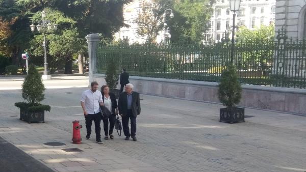 Representantes de la Asociación Trece Rosas Asturias Representantes de la Asociación Trece Rosas Asturias