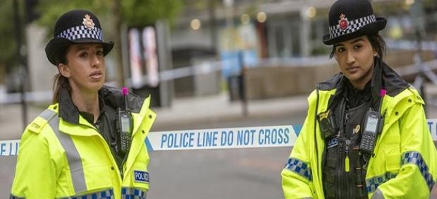 Dos agentes de la Policía de Manchester.
