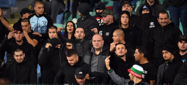 Hinchas búlgaros durante el partido contra Inglaterra