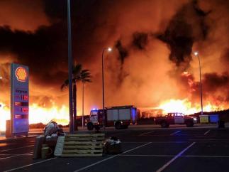 Fuego en un poblado chabolista en Lepe