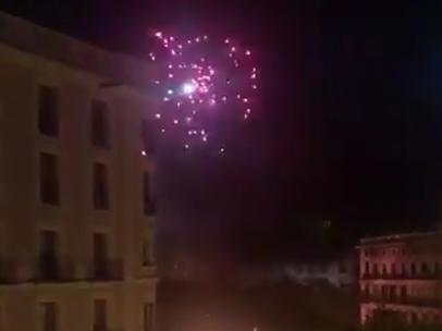 Lanzan pirotecnica contra un helicóptero