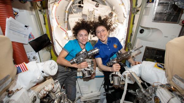 Las astronautas Jessica Meir y Christina Koch, que participarán en el primer paseo especial exclusivamente femenino Las astronautas Jessica Meir y Christina Koch, que participarán en el primer paseo especial exclusivamente femenino